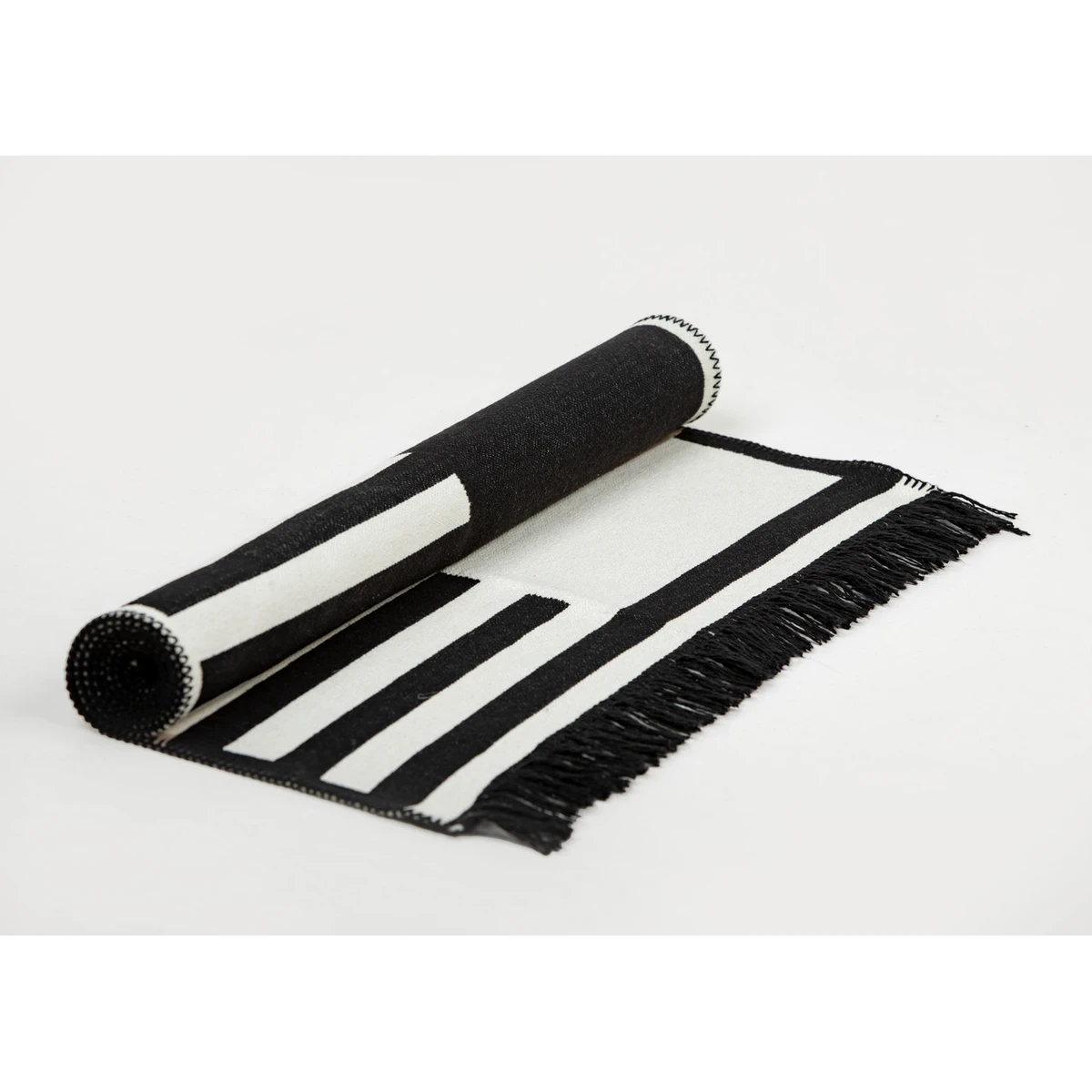 Manamo Urban Rhythm Carpet Acrylic Black/Ecru 80x150 cm